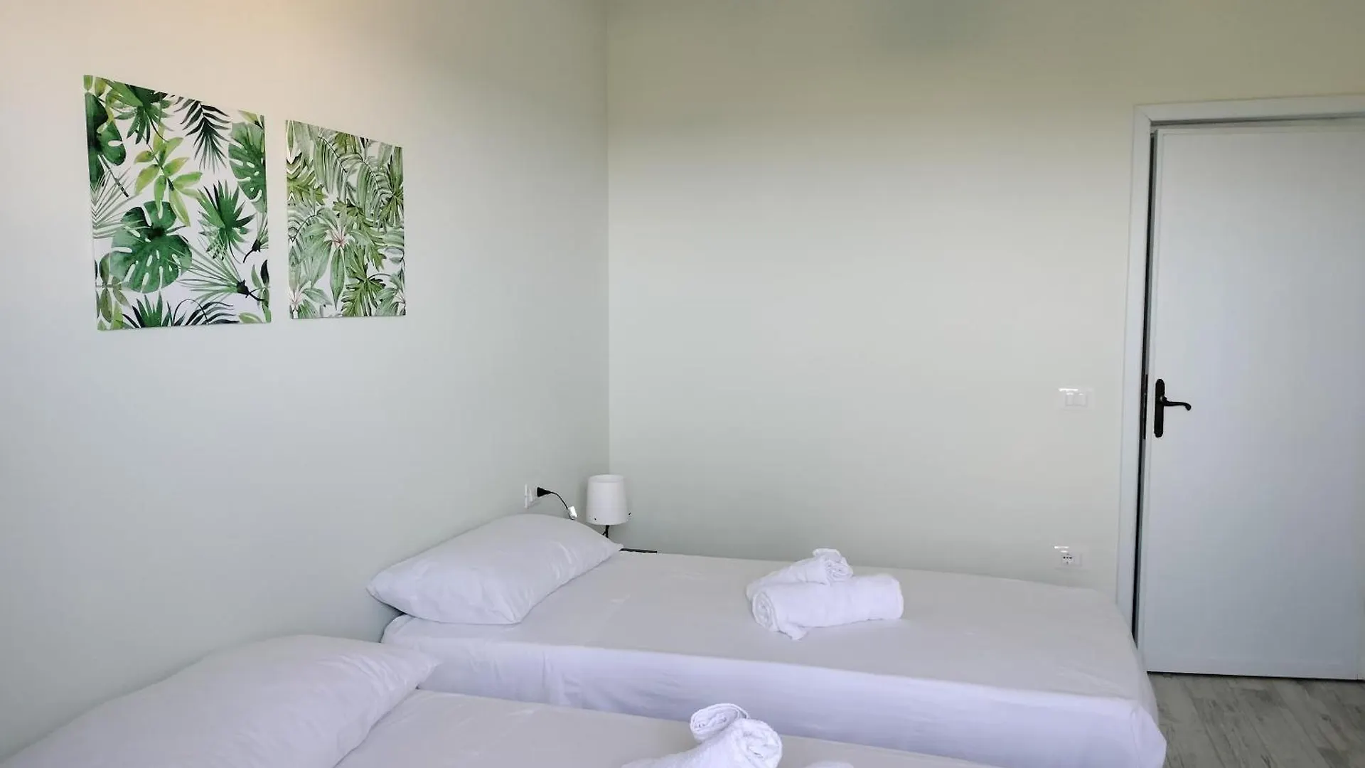Domo Deledda Apartamento Posada  Itália